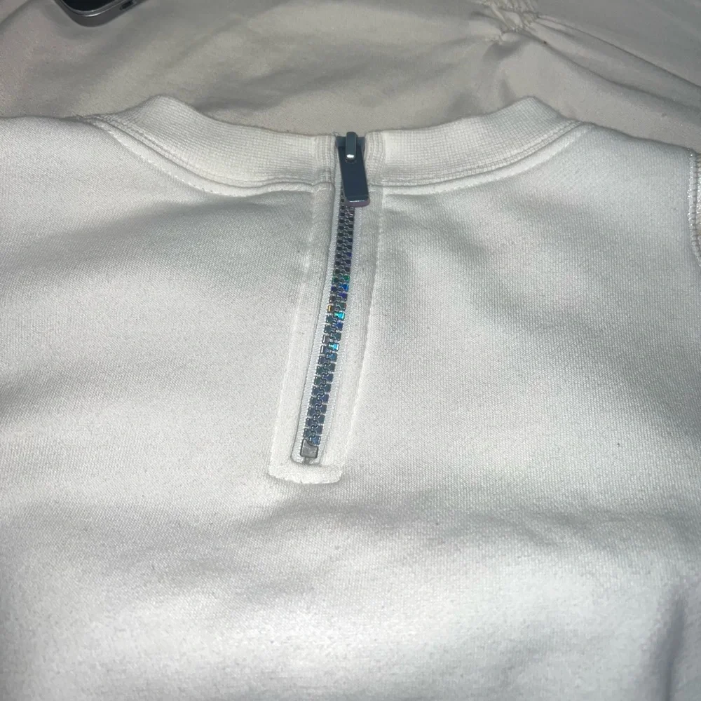 Woman’s Nike Swearshirt - Picture 6 of 6